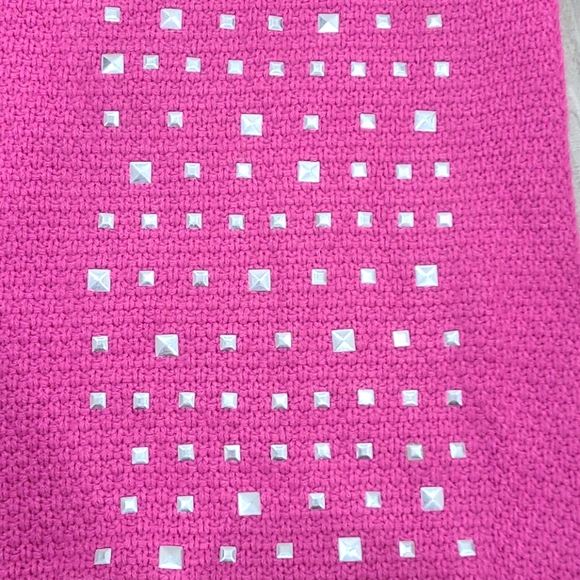 Pink scarf with studs - Picture 2 of 4